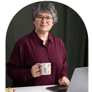 Ivana Eklund, lärarfortbildare. Profilbild med laptop och kaffekopp.